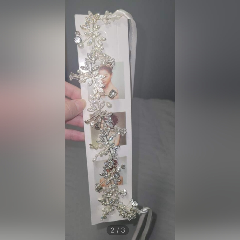 Shein cream rhinestone and faux pearl decor bridal belt. Never used cream/silver